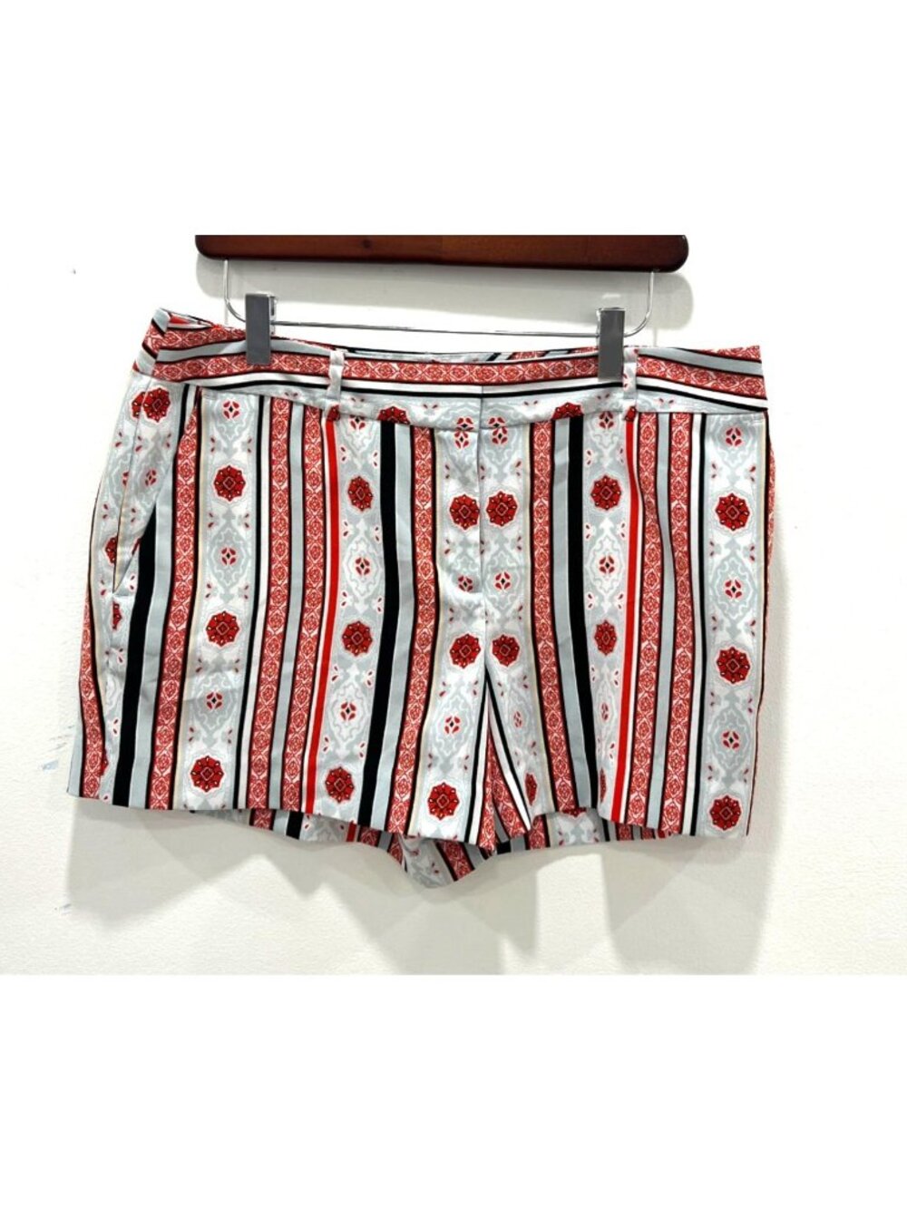Ann Taylor Loft Costa Tie Fluid Shorts Red White Striped Geometric Size 8